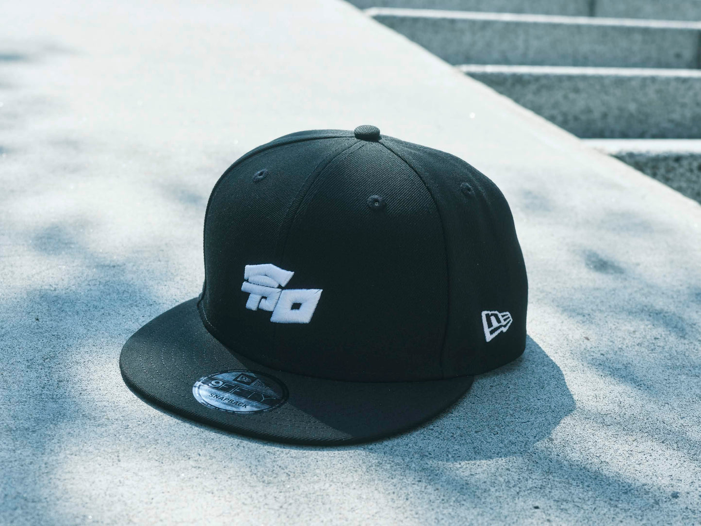 950 R ROMAN KANJI LOGO BLK WHT