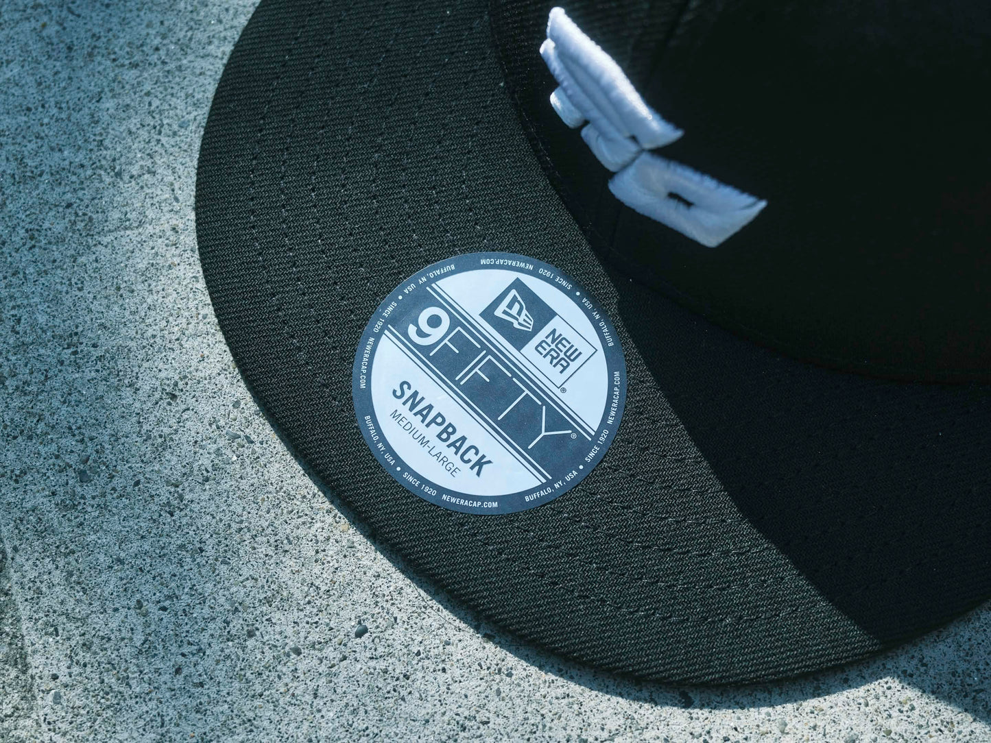 950 R ROMAN KANJI LOGO BLK WHT